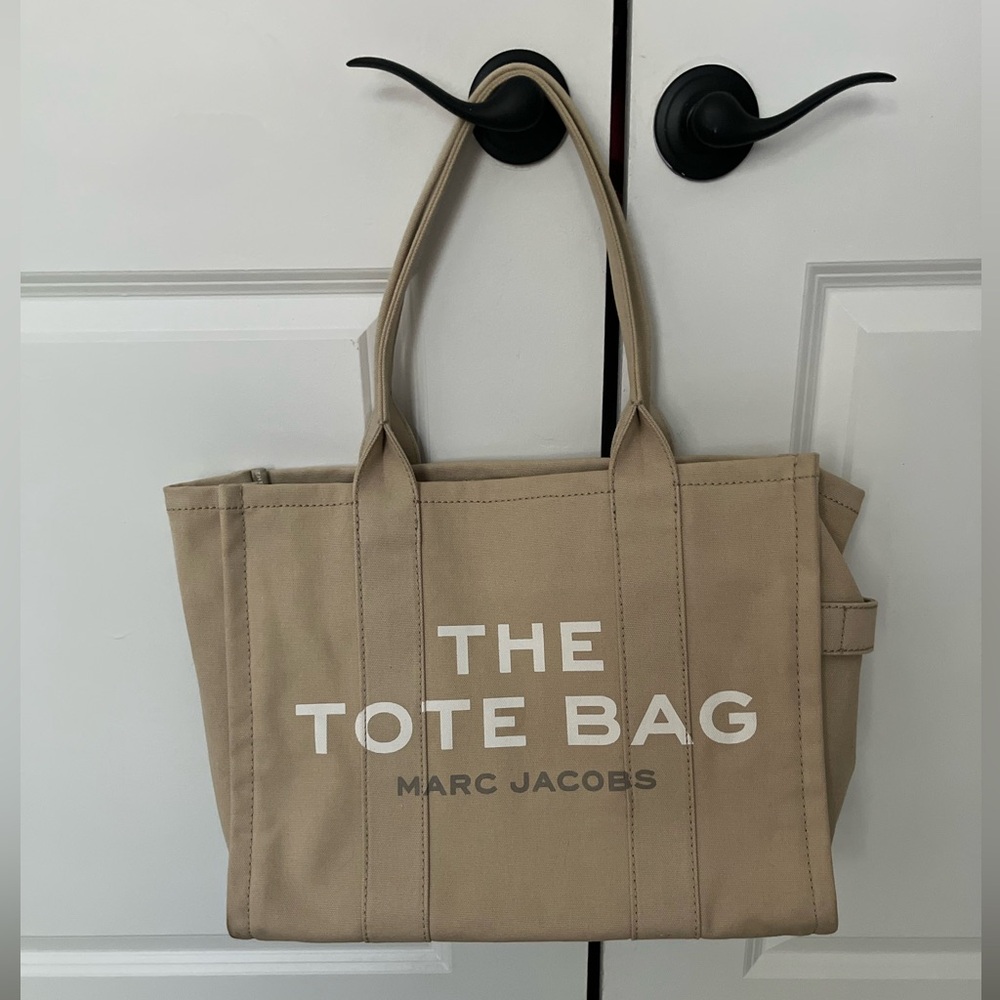Marc Jacobs The Tote Bag Beige Canvas Tote